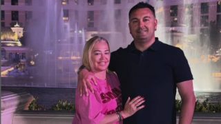 Belén Esteban y su marido durante unas vacaciones. (Foto: Gtres)