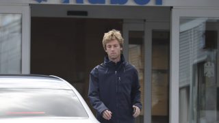 Christian de Hannover en las inmediaciones de un hospital. (Foto: Gtres)