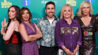 Parte de los colaboradores de ‘La familia de la tele’. (FOTO: GTRES)
