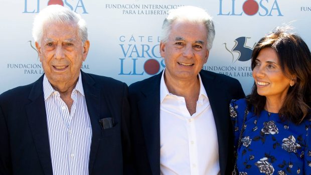 Álvaro Vargas Llosa, Mario Vargas Llosa, hijo Mario Vargas Llosa, Nada Chedid