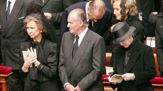 Los Reyes Juan Carlos I y Sofía en el funeral de Juan Pablo II. (Foto: Gtres)