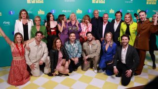 Colaboradores de ‘La familia de la tele’. (Foto: Gtres)