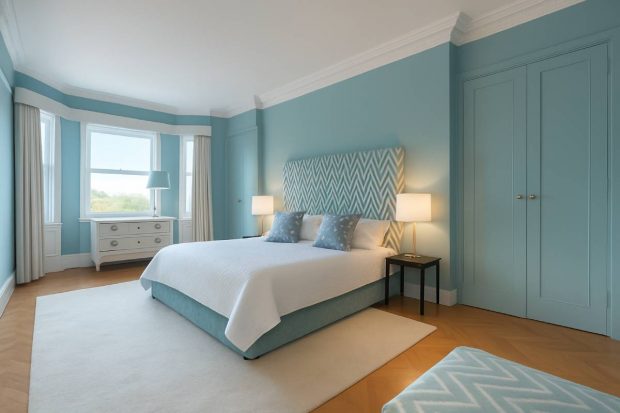 El dormitorio elegante con tonos azules.