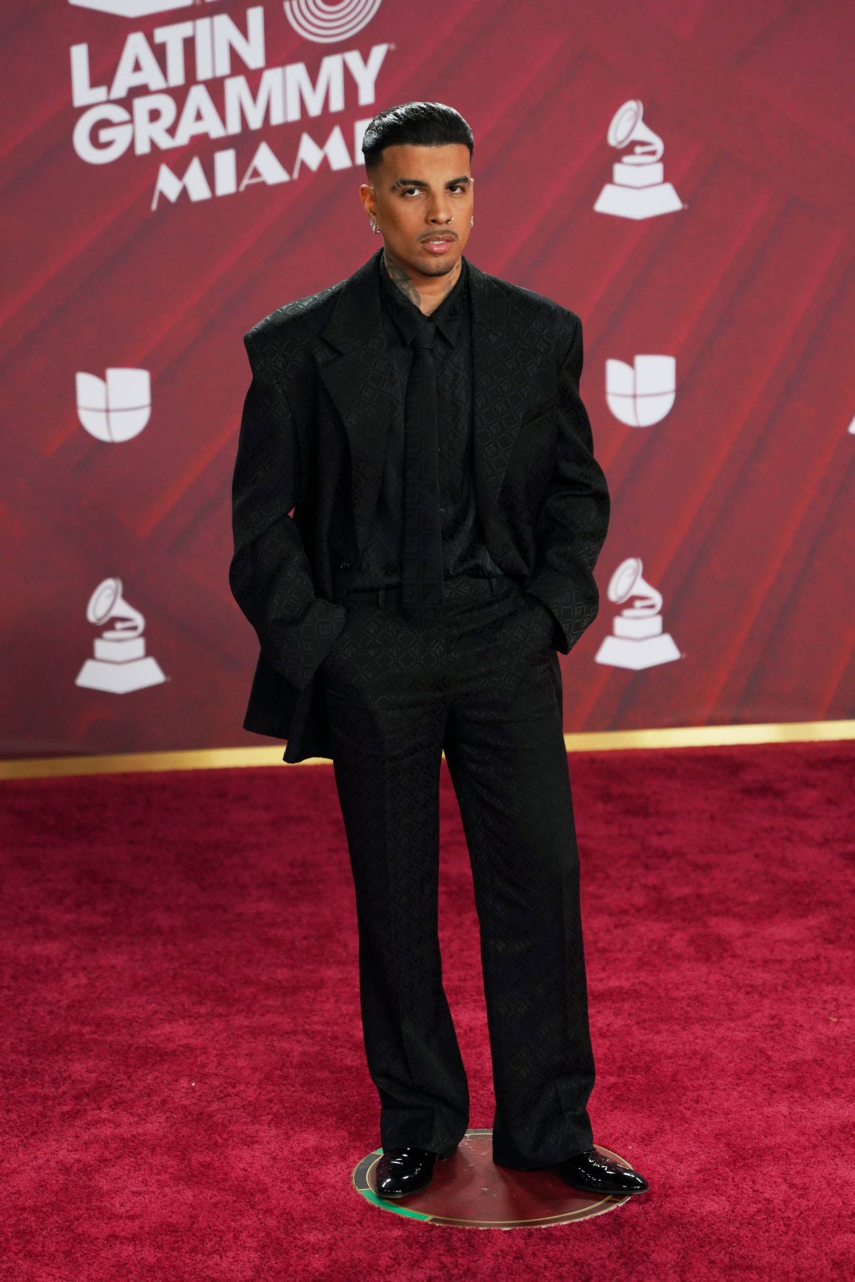 Rauw Alejandro en los Latin Grammy. (Foto: Gtres)
