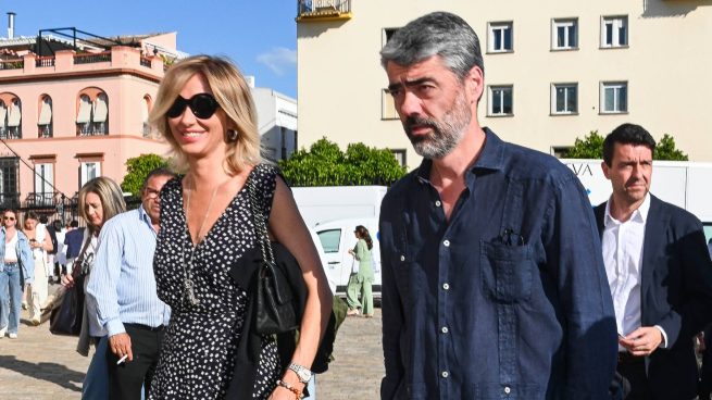 Susanna Griso y Luis Enríquez en La Maestranza de Sevilla. (Foto: Gtres)