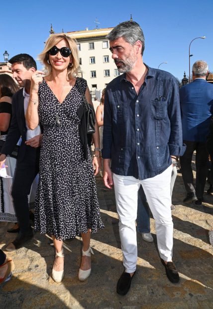 Susanna Griso y Luis Enríquez en La Maestranza de Sevilla. (Foto: Gtres)