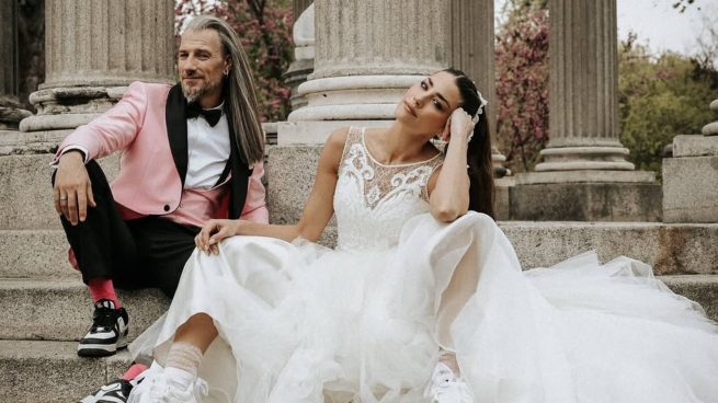 Laura Moure y Kiko en su boda. (Foto: Instagram)