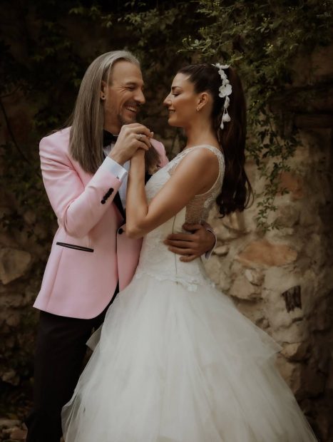 Laura Moure y Kiko el día de su boda. (Foto: Instagram)