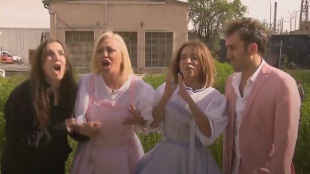 Parodia de 'La familia de la tele'. (Foto: RTVE)