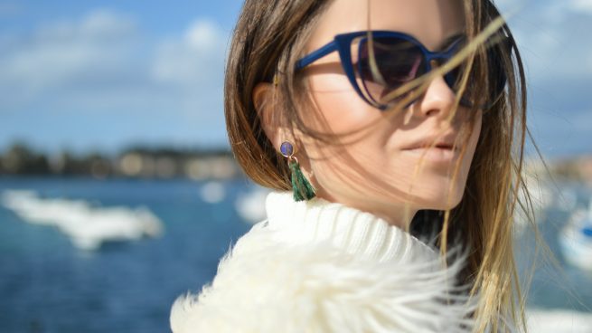 El vestido de Stradivarius perfecto para entretiempo: lo puedes llevar con botas