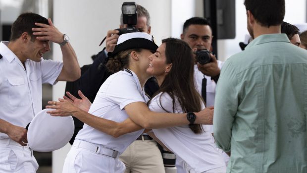 La Reina Letizia y la princesa Leonor en Panamá. (Foto: Gtres)