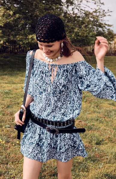 El vestido de Stradivarius perfecto para entretiempo: lo puedes llevar con botas