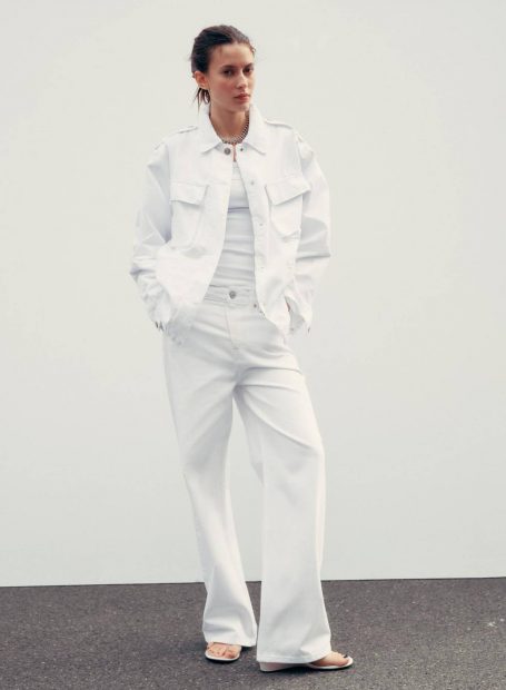 Total denim blanco. (Foto: Zara)
