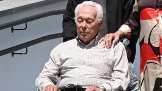 Curro Romero en silla de ruedas. (Foto: Gtres)