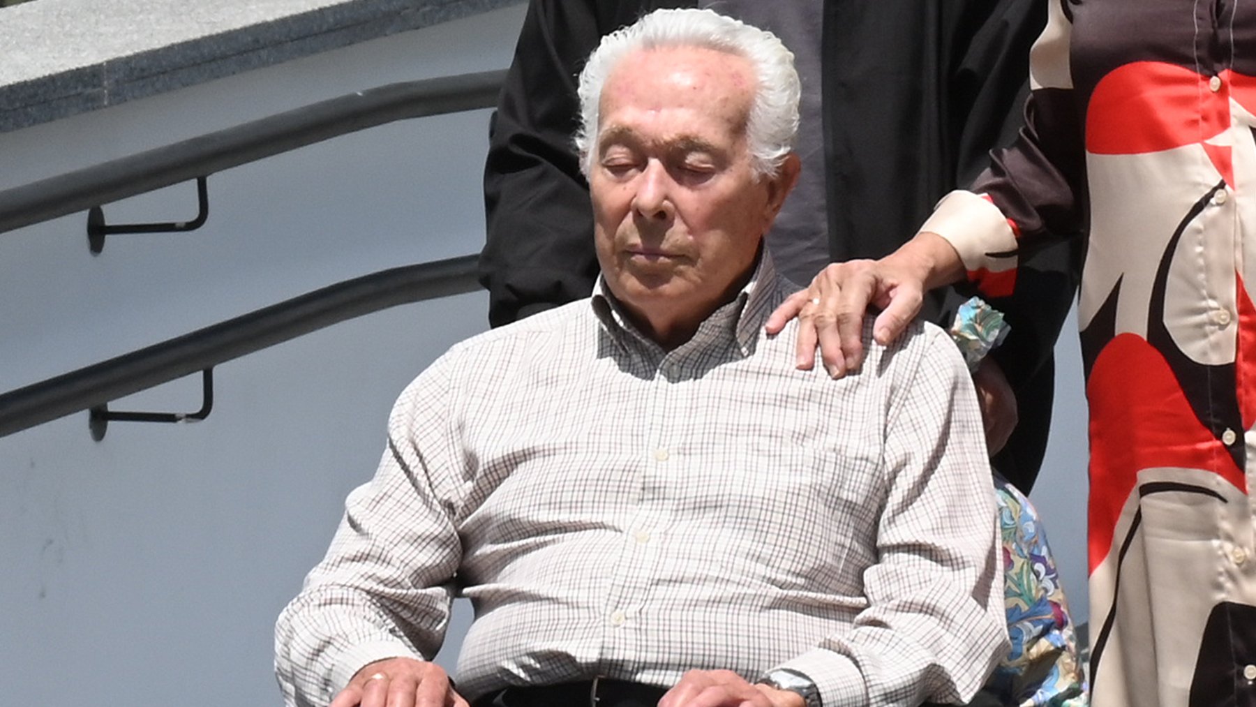 Preocupación por el estado de salud de Curro Romero, ingresado en un hospital por una neumonía