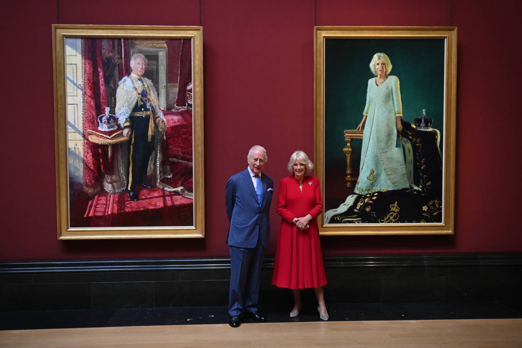 Los Reyes Carlos y Camila en la National Gallery. (Foto: Gtres)