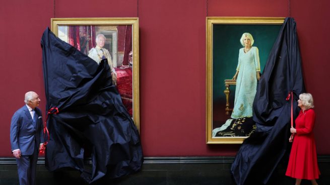 Los Reyes Carlos y Camila en la National Gallery. (Foto: Gtres)