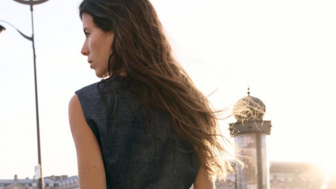 Las mujeres bajitas están obsesionadas con este conjunto de Zara que más les favorece: elegante y versátil