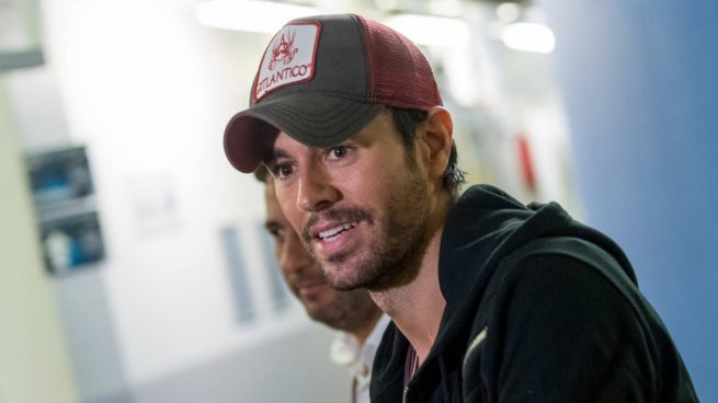 Enrique Iglesias en un acto. (Foto: Gtres)