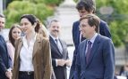 Almeida conquista Madrid: ovación en la Feria del Libro y sorpresas con la Reina Letizia