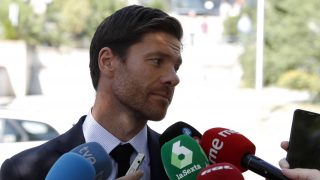 Xabi Alonso atendiendo a los medios. (Foto: Gtres)