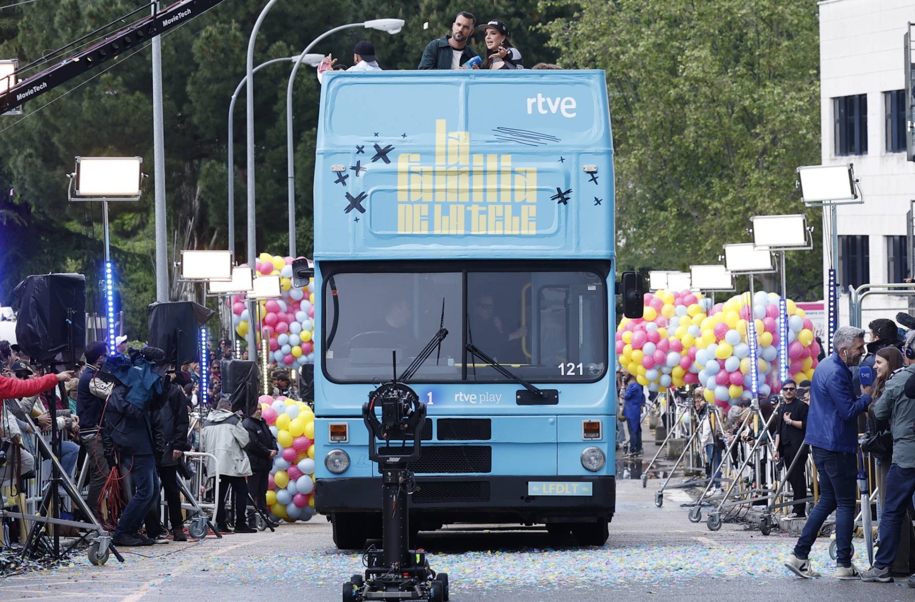 Imagen del desfile de presentación de 'La familia de la tele'. (Foto: Gtres)