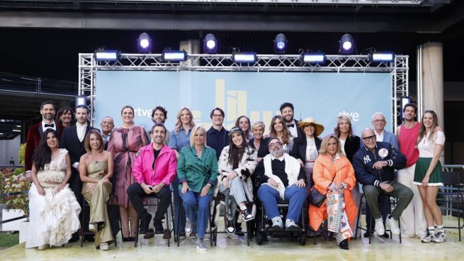 El elenco de 'La familia de la tele'. (Foto: Gtres)