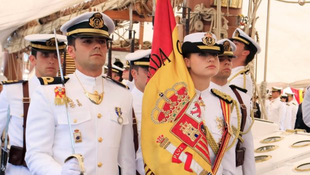 La princesa Leonor en la jura de bandera. (Foto: EFE)