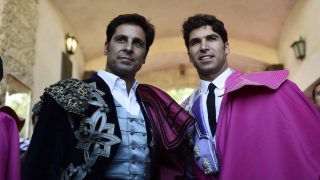 Francisco y Cayetano Rivera Ordóñez durante la 61ª edición de la corrida Goyesca de Ronda. (Foto: Gtres)