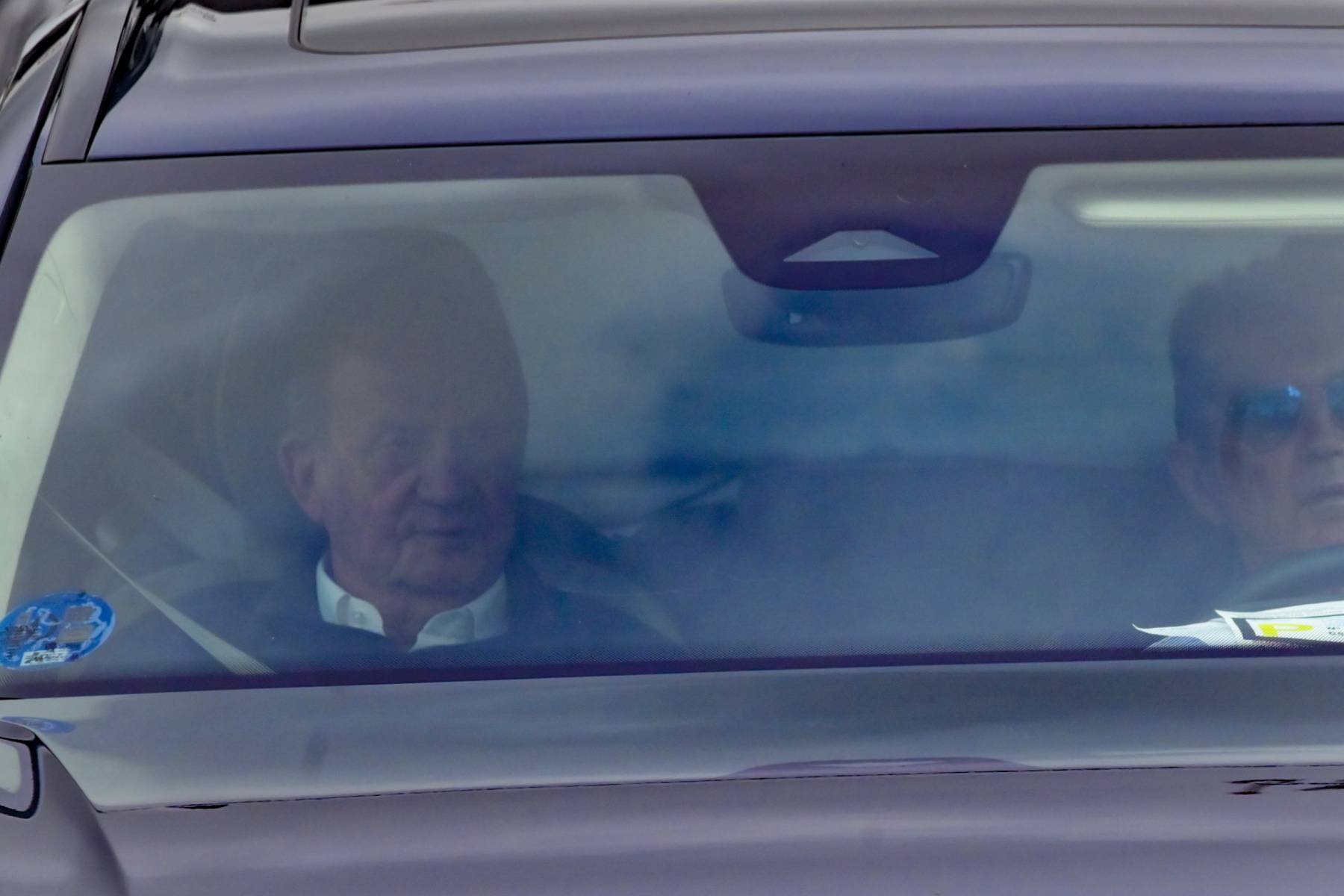 El Rey Juan Carlos I a su llegada a Sangenjo. (Foto: Gtres)