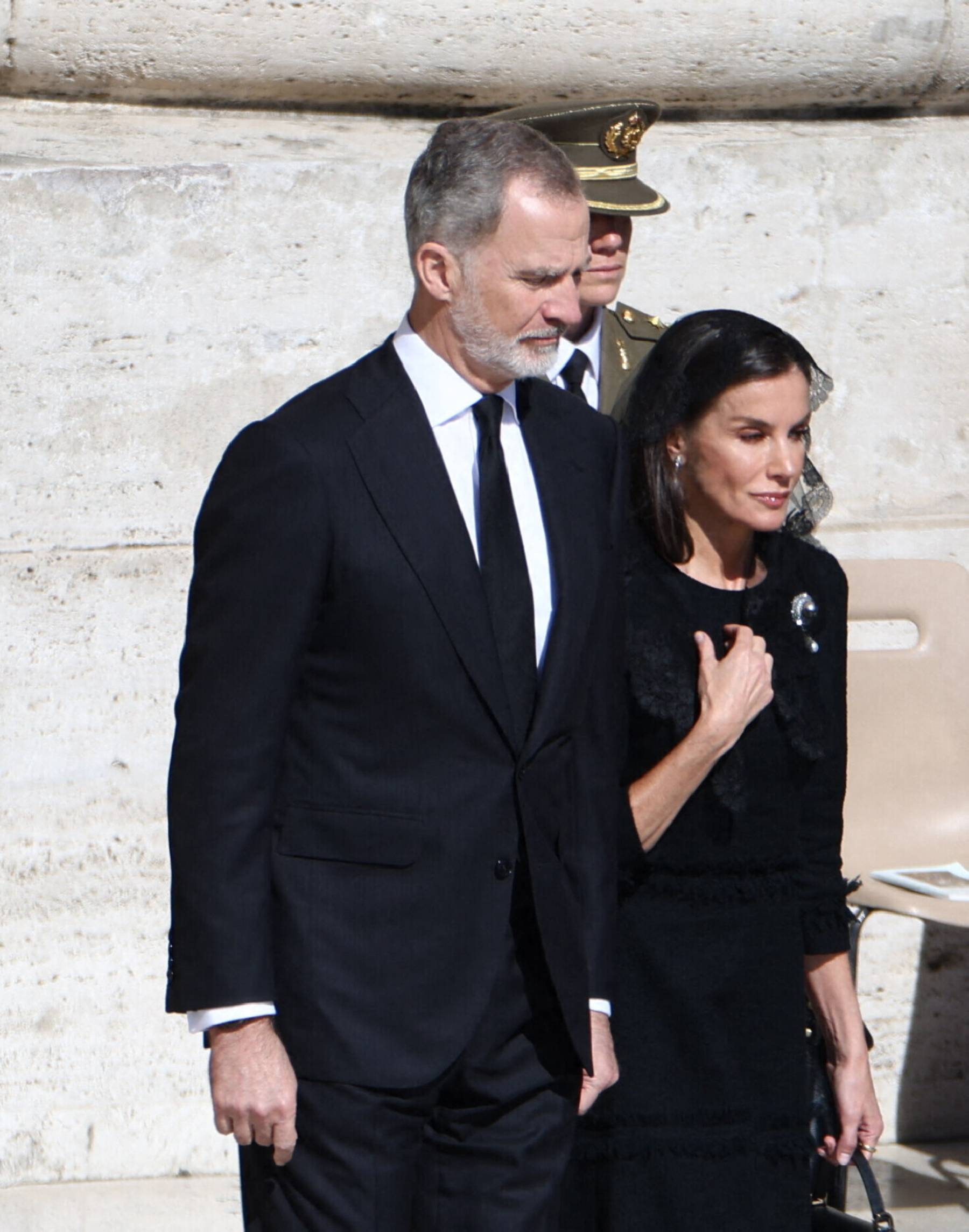 El Rey Felipe VI y la Reina Letizia en un acto oficial. (Foto: Gtres)