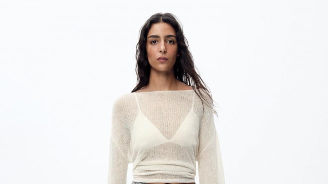 La falda vaquera más elegante que arrasa en Zara: perfecta para ir a la oficina esta primavera