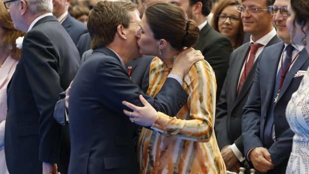 José Luis Martínez-Almeida con Teresa Urquijo. (Foto: Gtres)