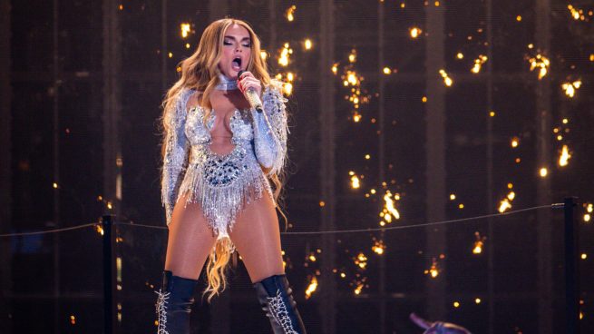 Melody, a punto de caerse y hundir su esperada actuación en Eurovisión con ‘Esa Diva’