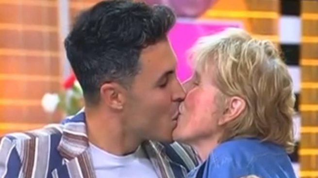 Kiko Jiménez y Mercedes Milá en 'Fiesta'. (Foto: Telecinco)