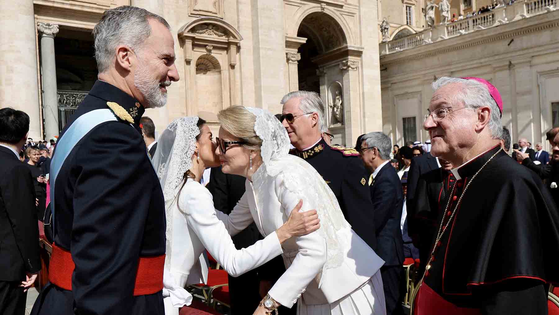 Reina Letizia, papa, privilegio de blanco