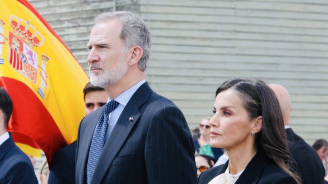 Los Reyes Felipe y Letizia en un acto oficial. (Foto: Gtres)