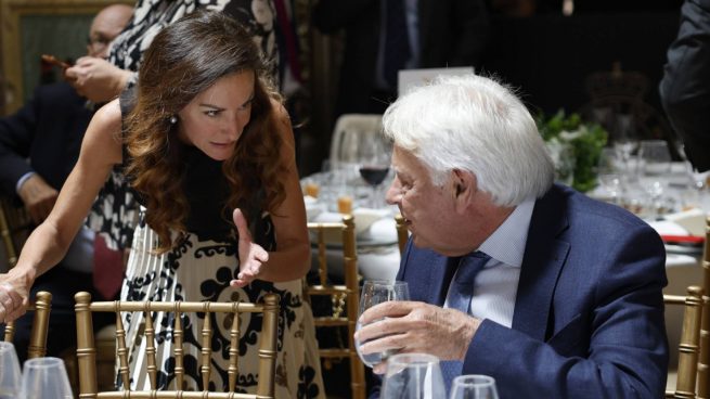 Telma Ortiz y Felipe González en un evento en Madrid. (Foto: Gtres)