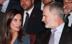 Los Reyes Felipe y Letizia en un acto oficial. (Foto: Gtres)