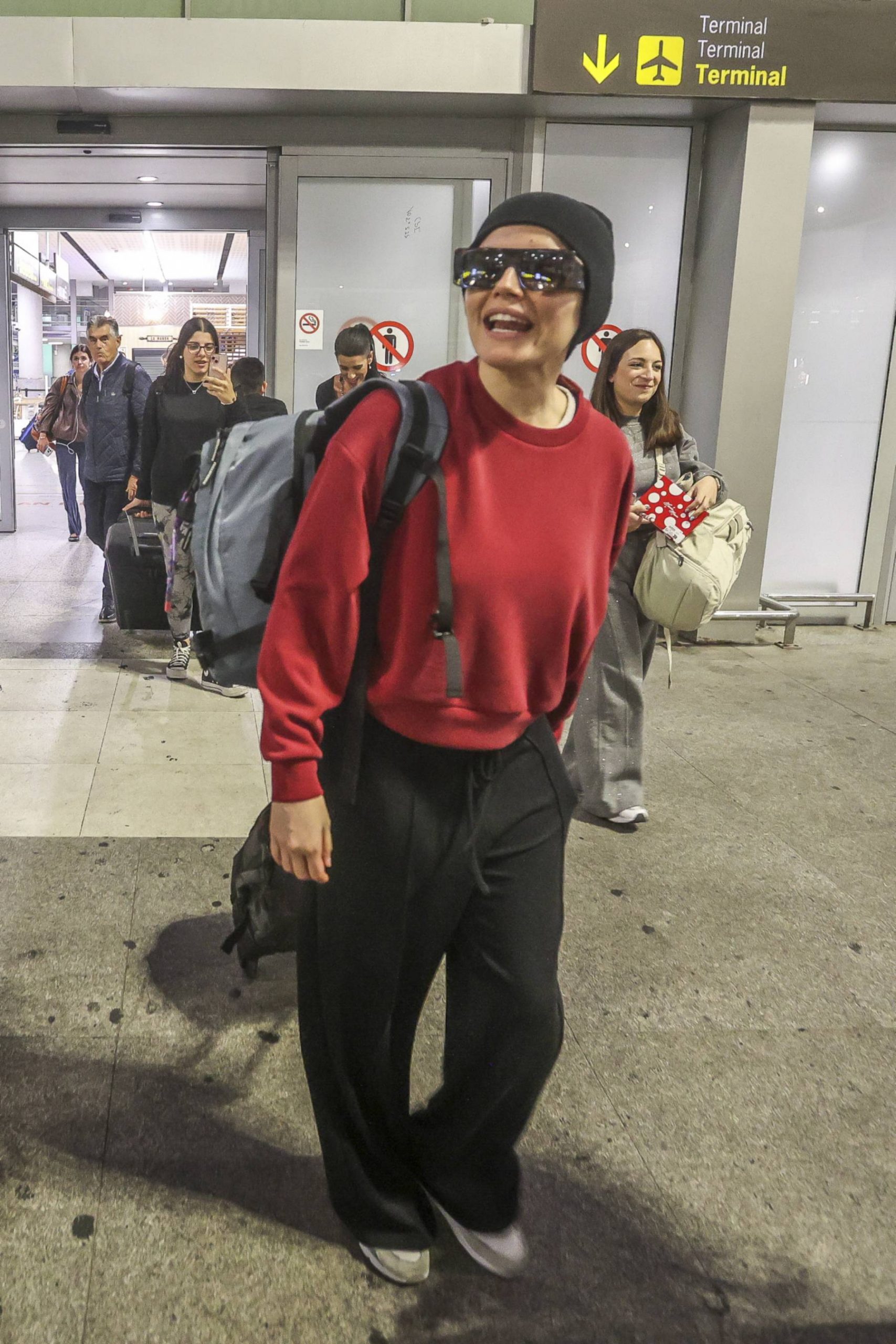 Melody en el aeropuerto de Málaga. (Foto: Gtres)