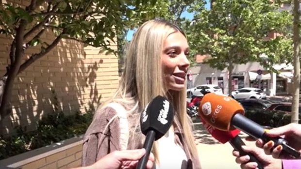 Alejandra Rubio atendiendo a los medios. (Foto: Gtres)