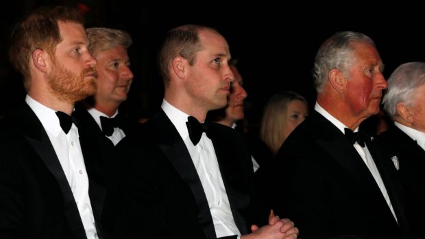 Carlos III junto a sus hijos. (Foto: Gtres)