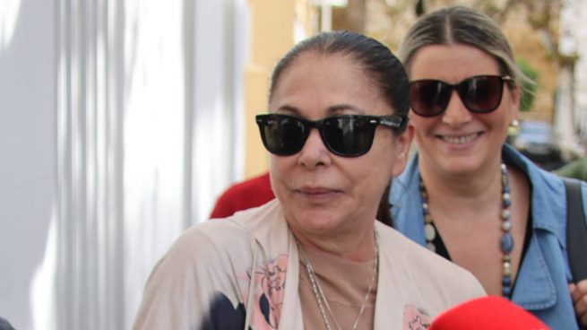 Isabel Pantoja por las calles de Córdoba. (Foto: Gtres)