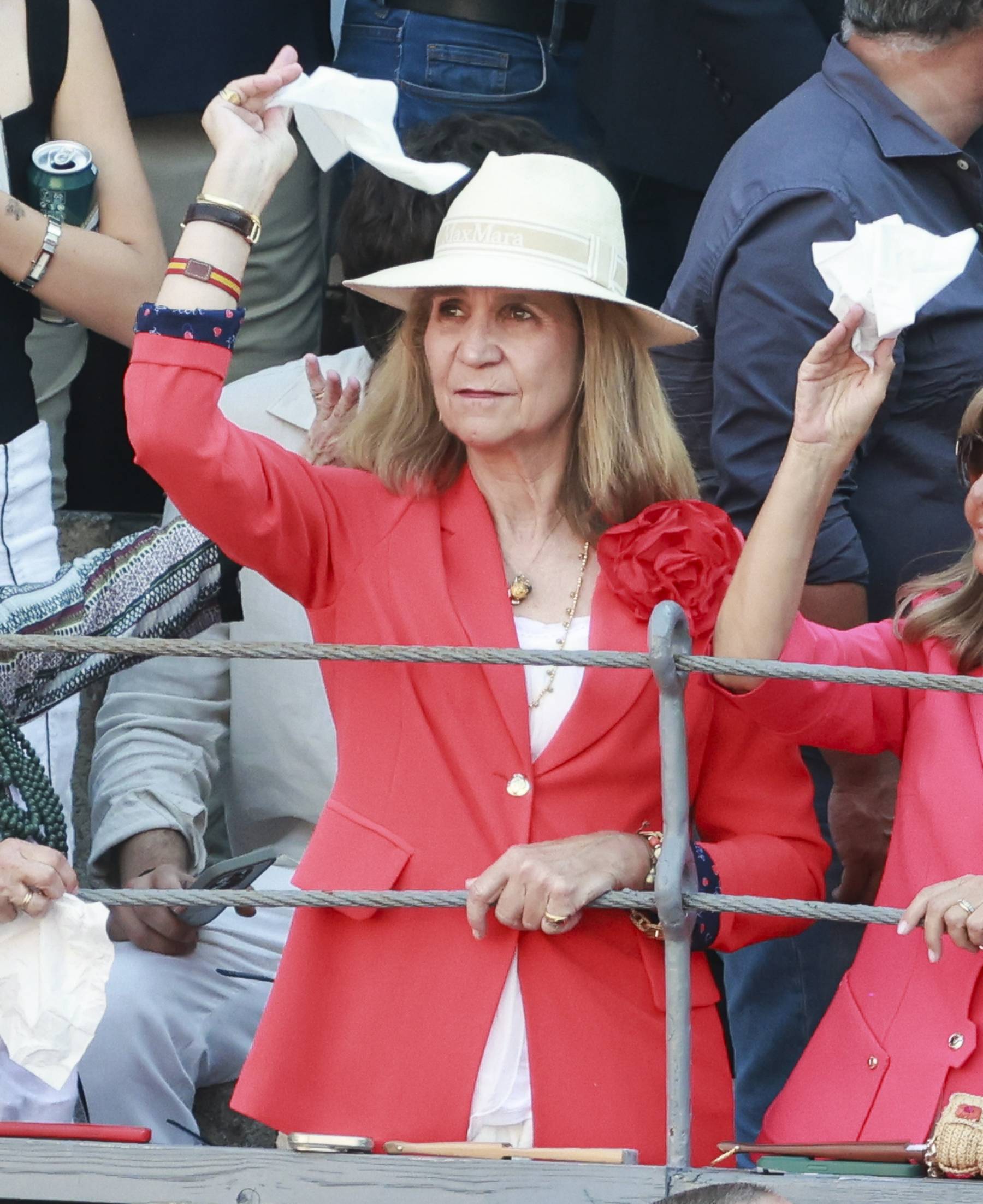 La infanta Elena en Las Ventas. (Foto: Gtres)