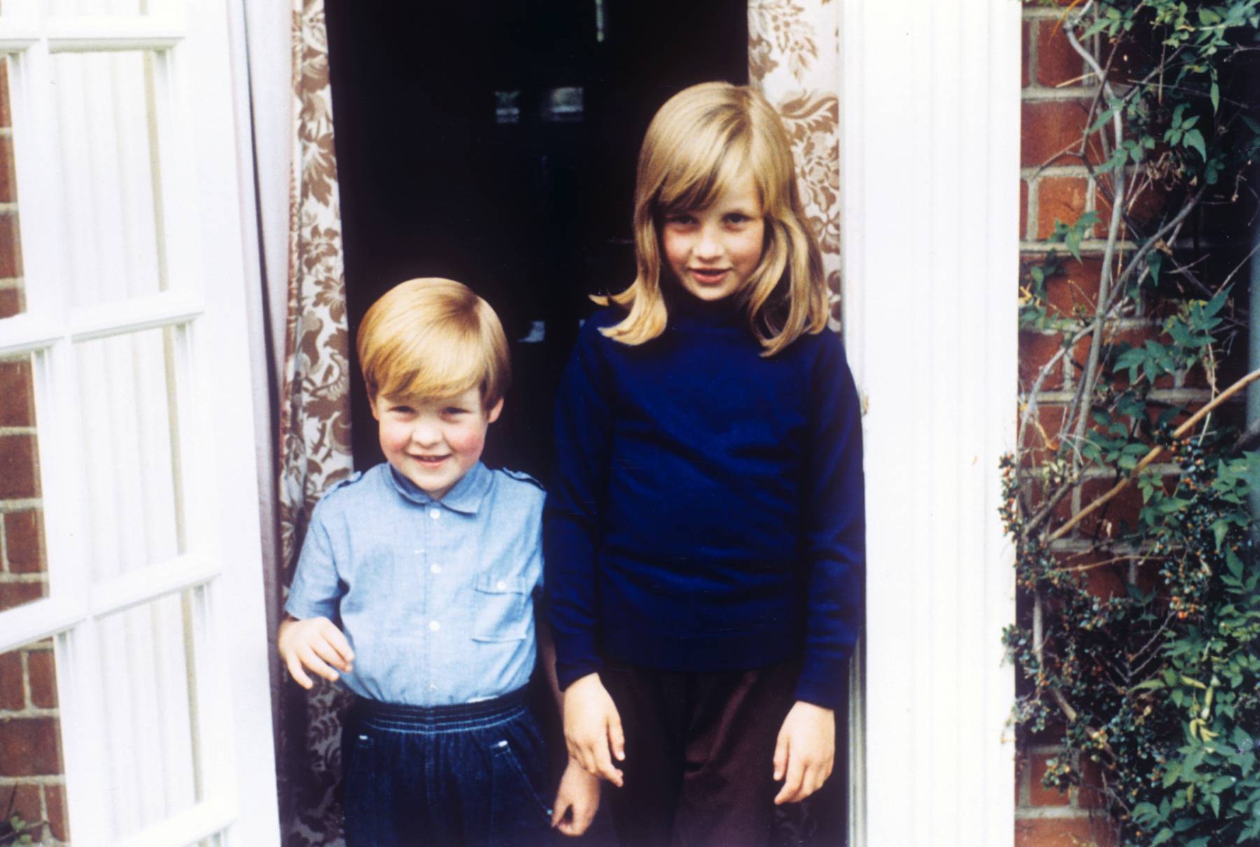 La princesa Diana de Gales y su hermano Charles. (Foto: Gtres)