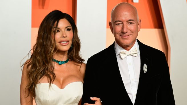 Jeff Bezos y Lauren Sánchez en Ibiza. (Foto: Gtres)