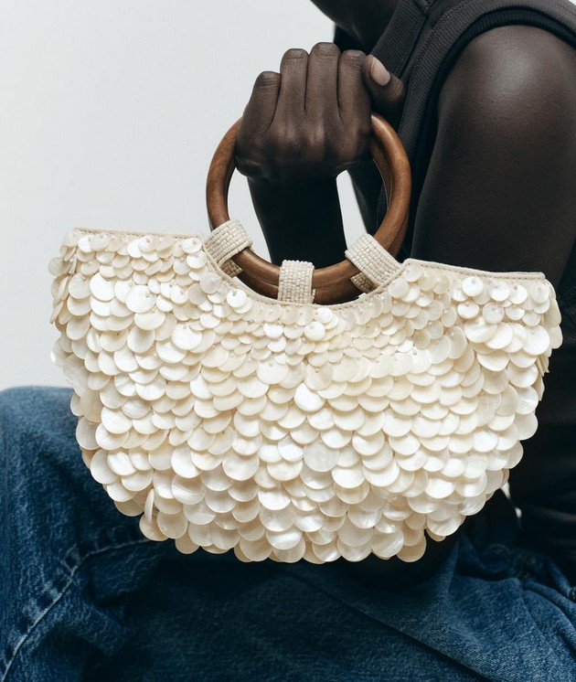 Zara tiene la joya definitiva para este verano: el bolsito de conchas por el que todos te van a preguntar