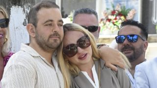 David y Rocío flores en el homenaje a su abuela Rocío Jurado. (Foto: Gtres)