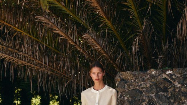 Ni suéter ni cárdigan: Zara arrasa con la blazer de lino más fresquita y elegante para las noches de verano