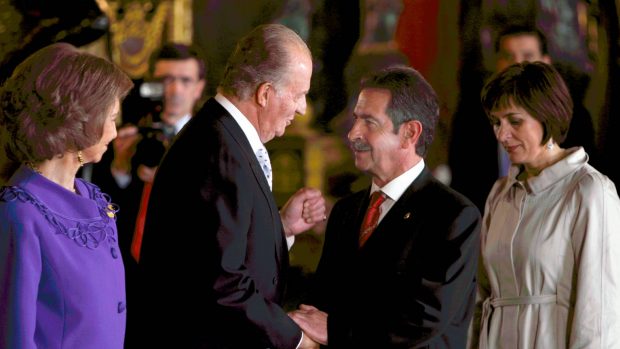 Miguel Ángel Revilla y Juan Carlos I. (Foto: Gtres)